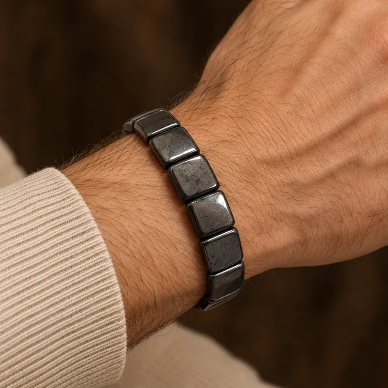 Bracciale Egoist in shungite – indossato
