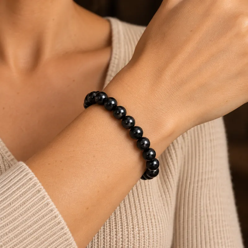 Bracciale Galaxy 8 mm in shungite – indossato