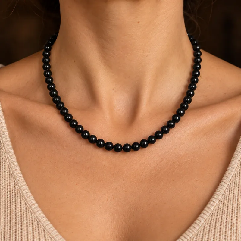 Collana Galaxy 8 mm – 60 pezzi in shungite – indossato
