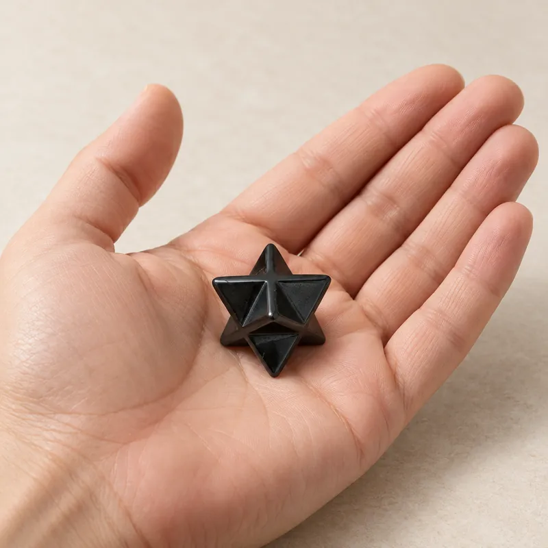 Merkaba in shungite – in mano