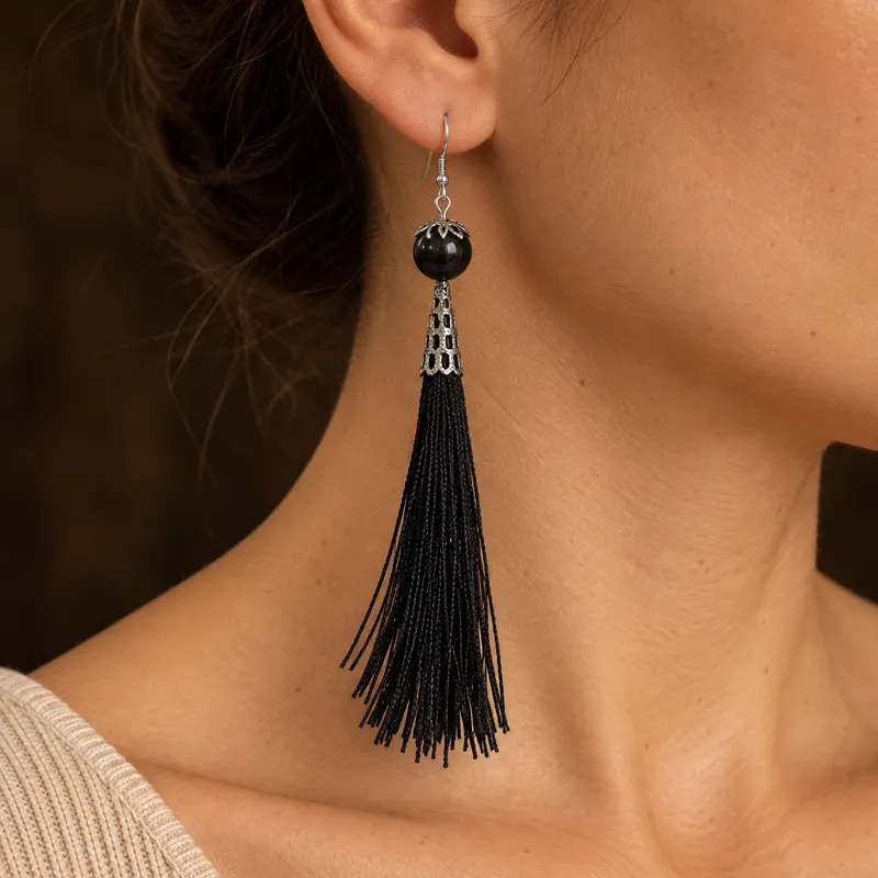 Orecchini Cleo in shungite – indossato
