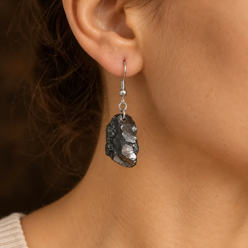 Orecchini Elite in shungite – indossato