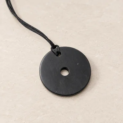 Pendente con foro in shungite – foto principale