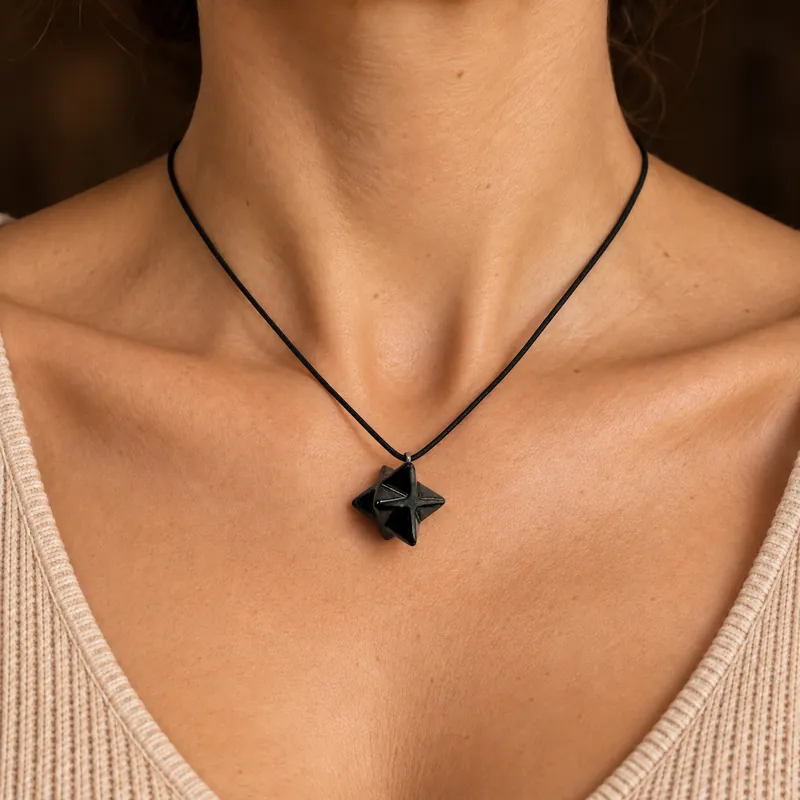 Pendente Merkaba 2 cm in shungite – indossato