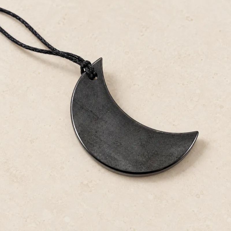 Pendente mezzaluna in shungite – altra foto
